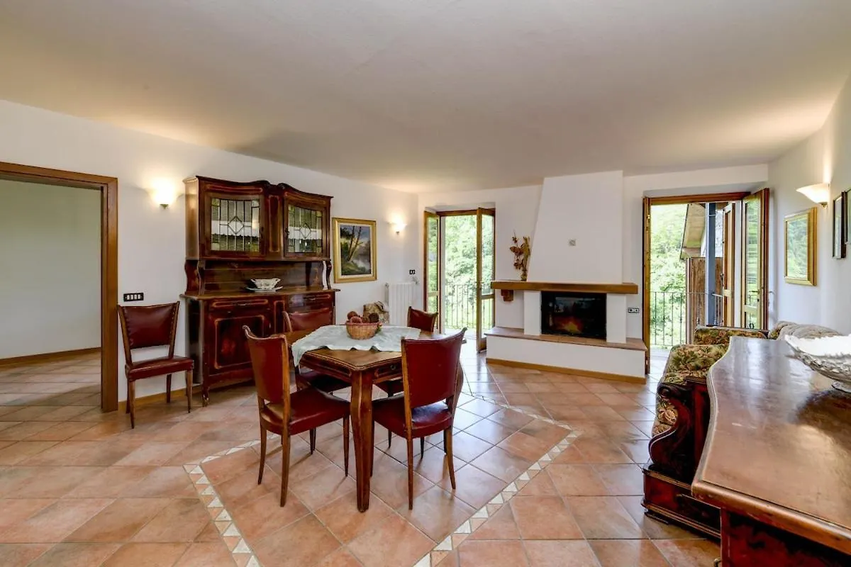Appartement Tignale - Charme Rustico, Vista Lago Con Parcheggio